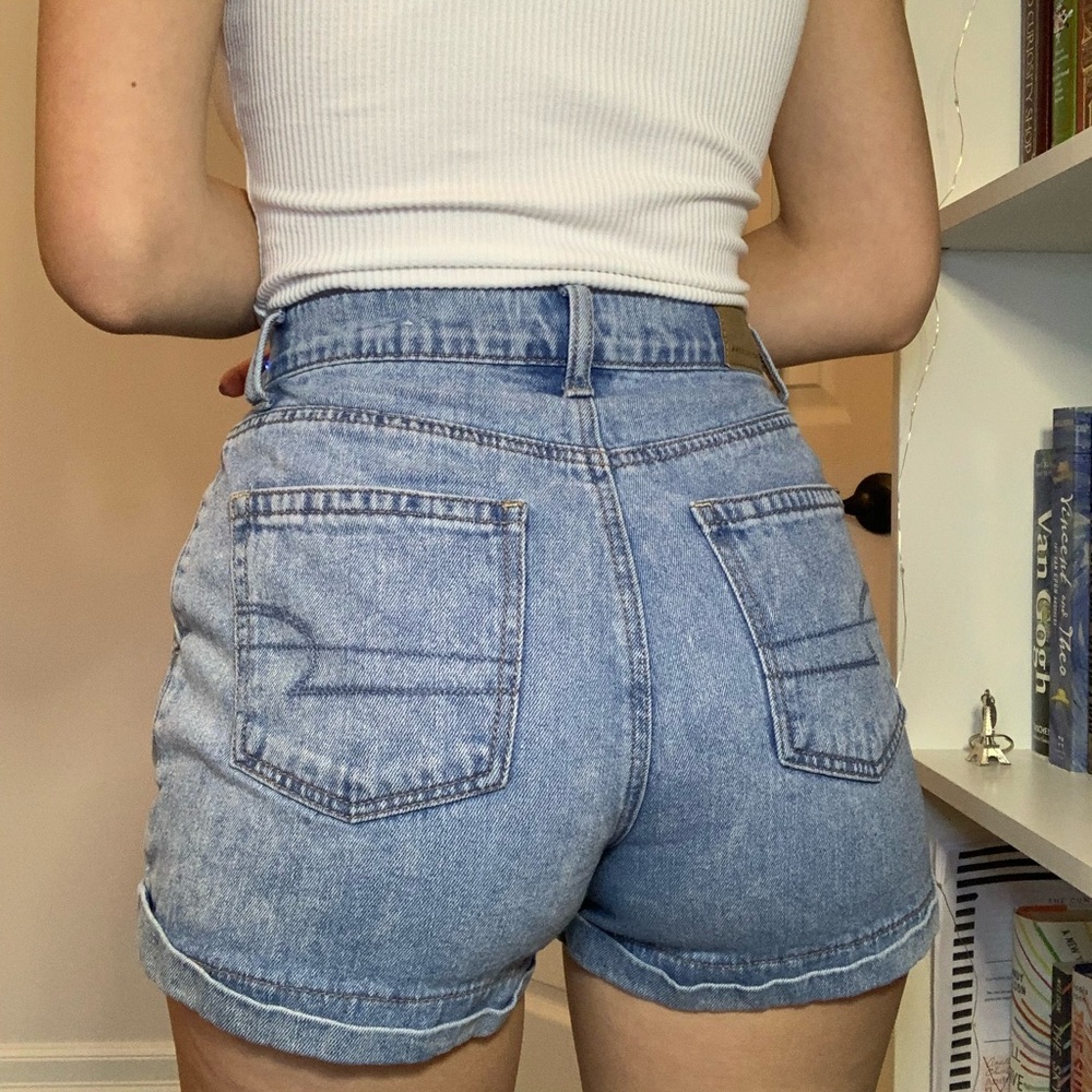 American Eagle High-Waisted Pleated Denim Shorts – Size 00